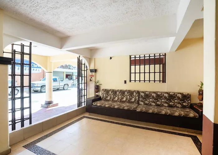 Oyo Dona Juanita Hotel 2*